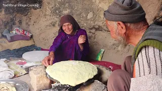 How is Love in Old age? | Old Lovers Living in a Dangerous and Risky Cave | Afghanistan Village life