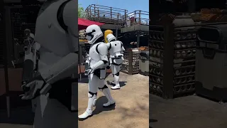 Funniest Stormtrooper and Droid Interaction😂 #disneyworld #disney #starwars #galaxysedge #droid