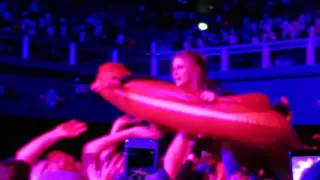 AQUABATS INFLATABLE PIZZA CROWD SURFING FUN !!! LIVE AT O2 ACADEMY ,BIRMINGHAM UK 13/2/18
