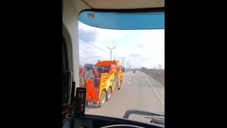 Когда встретил эвакуатор Scania на дороге)