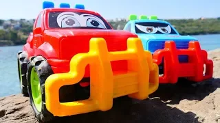 Видео для детей — Машинки для мальчиков — Игры в песочнице на пляже