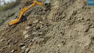 Scary Hilly Work-Massive Landslide-JCB Excavator-Clearing Mudslide Dirt-Skillful Operator