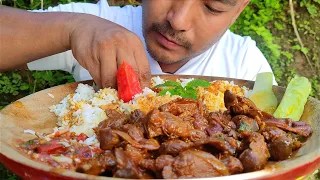 Eating huge ammount of chicken gizzard curry || kents vlog.