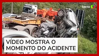 Caminhão arrasta 14 carros durante engavetamento na BR-376 em Guaratuba (PR)