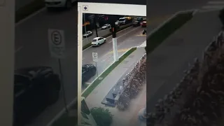 Acidente idiota na Praia Brava provoca engarrafamento por horas em Balneário Camboriú