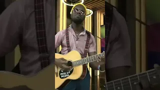 Африканец поёт 'Шняга шняжная' на Русском ТВ #danielstranger #shorts #кузя #универ #шнягашняжная