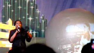 Jennifer Hudson sings Somewhere Over the Rainbow for Wizard of Oz event in New York.