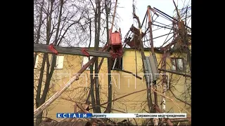 Радиомачта на Окском съезде, не дождалась сноса, упала сама и разрушила автосервис