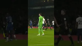 Chelsea fan's sing oohh Thiago Silva after his goal against Tottenham 😁