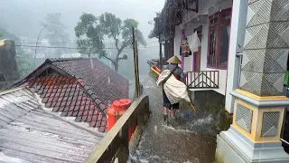 Heavy rain in a village on the brink of Indonesia||the most risky trip