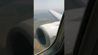 Посадка Boeing 737 в международном аэропорту в Минске.