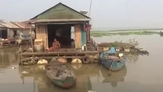 9 Camboya. Pueblo flotante