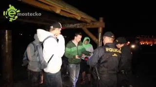 video kontrolní akce mostecké policie na popíjení alkoholu mládeže v parcích