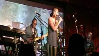 Ele sings at rnb live hollywood