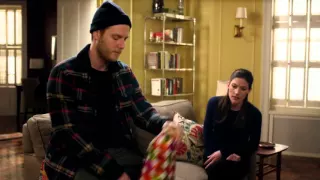 LIMITLESS S01E16 BRIAN GIVING REBECCA A BIRTHDAY GIFT AFTER A "MUGGING"