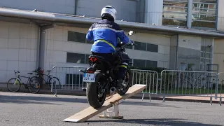 JE PASSE LES TEST MOTO DE LA GENDARMERIE ! ( Certaines figures sont ultra chaude ! )