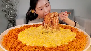 ASMR 우와 이거 신세계네요😳 콘치즈 불닭볶음면 먹방:) Eating spicy ramen with corn cheese mukbang