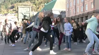 Ylvis - The Fox Flashmob Bergen, Norway