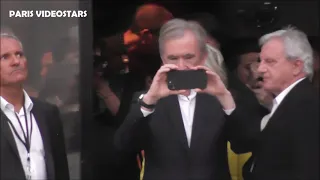 Bernard Arnault (LVMH CEO) can't believe his eyes :so much Taehyung & Lisa fans ! Paris 26 june 2022