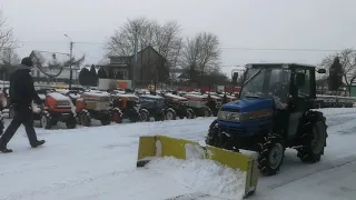 ISEKI GEAS 25s traktor z pługiem do śniegu. Zima 2019. www.akant-ogrody.pl