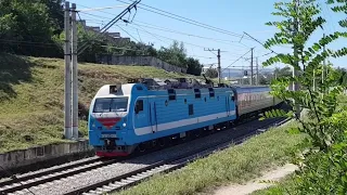 Электровоз ЭП1П-051 с поездом №111С КисловодскーОрск