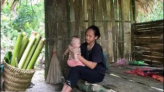 Single mother: Mother and daughter chop bananas to sell, buy chickens to raise - Ly Tieu Mai