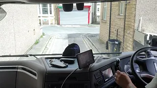 LGV/HGV How to reverse an artic into and down a tight back alley