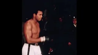 The GOAT Muhammad Ali hitting the heavy bag 👑