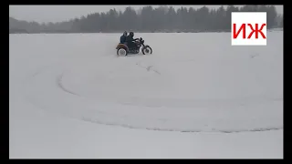 иж планета 5 валит по льду боком,дрифт.