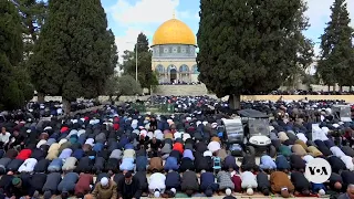 Muslim Worshippers Pray in Jerusalem on First Friday of Ramadan | VOA News