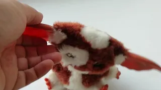 NECA Gremlins Movie Toys ~ SINGING GIZMO ~ Plush / Plastic Electronic Toy