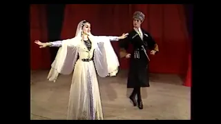 The Vainakh ensemble "Chechen pair dance" is performed by Dikalu and Madina Muzakaev.