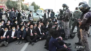 Israeli Police Use Water Cannon on Ultra-orthodox Protesters in Bnei Brak