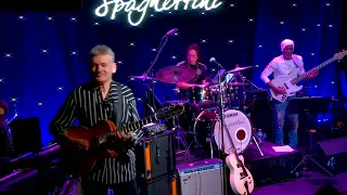 Chris Standring performs The Gist Of You live at Spaghettini in Seal Beach NYE 2022