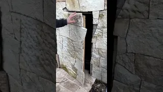 Скрытая дверь в цоколь дома