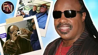 Stevie Wonder - Stars behaupten, dass der Sänger nicht blind sei!