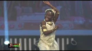 Habibi Biskit 😍 beautifully performs an Indian dance to celebrate diversity around the world 💃