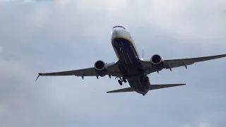 Close-Up Taxi and Takeoff Ryanair Boeing 737-800 Nuremberg Airport (EDDN) on RWY 10 | Plane Spotting