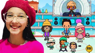 A FAMÍLIA LULUCA FOI PATINAR NA NEVE !! Rotina Família Toca Life World | Família Luluca