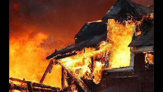 Полицейские вывели двух пенсионерок из горящего дома в Чехове