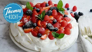 Baisertorte mit frischen Erdbeeren - Pavlova