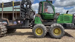 JD 1210E Forwarder cab features
