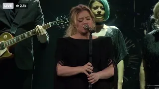 Kelly Clarkson covering Lady Gaga and Bradley Cooper’s song ‘Shallow’ 2/15/2019