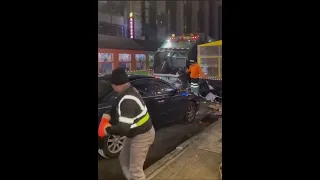 Garbage man throwing trash from Steph Curry range🤯