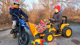 Kids Ride on Power Whells and Preten Play with Sportbike Dirt Bike / The Tractor was full of Candy