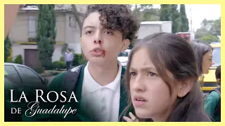 Daniel y Jonathan se pelean por el amor de Azucena | La Rosa de Guadalupe 2/4 | Los golpes del alma