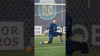 Emi martinez practice goal post Argentina vs Paraguay #shorts