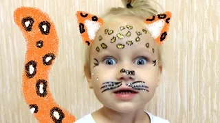 Алиса наклеила наклейки на лицо ! Face painting for kids