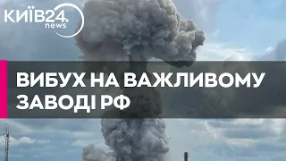 Палає потужно: у Москві горить оптико-механічній завод