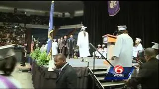 Warren Easton celebrates 4th straight year of 100% graduation